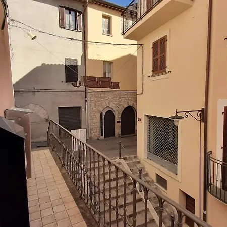 Casa Teatro Talia グアルド・タディーノ